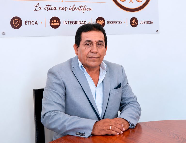 Dr. Nahúm Teófilo Terán Ayay